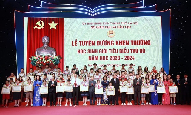 Hà Nội chi gần 600 triệu tặng thưởng 852 học sinh xuất sắc - ảnh 1