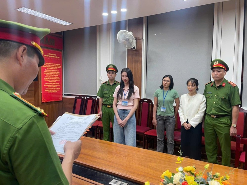 Trước khi bị bắt, Hoa hậu Thùy Tiên đã vướng loạt ồn ào: Từ xé giấy nợ đến tranh cãi bằng Thạc sĩ - ảnh 2