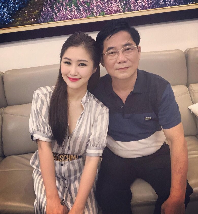 NSND từng là Phó Giám đốc Sở Văn hóa, Thể thao và Du lịch Nghệ An, có con gái là quán quân cuộc thi hát nổi tiếng - ảnh 4