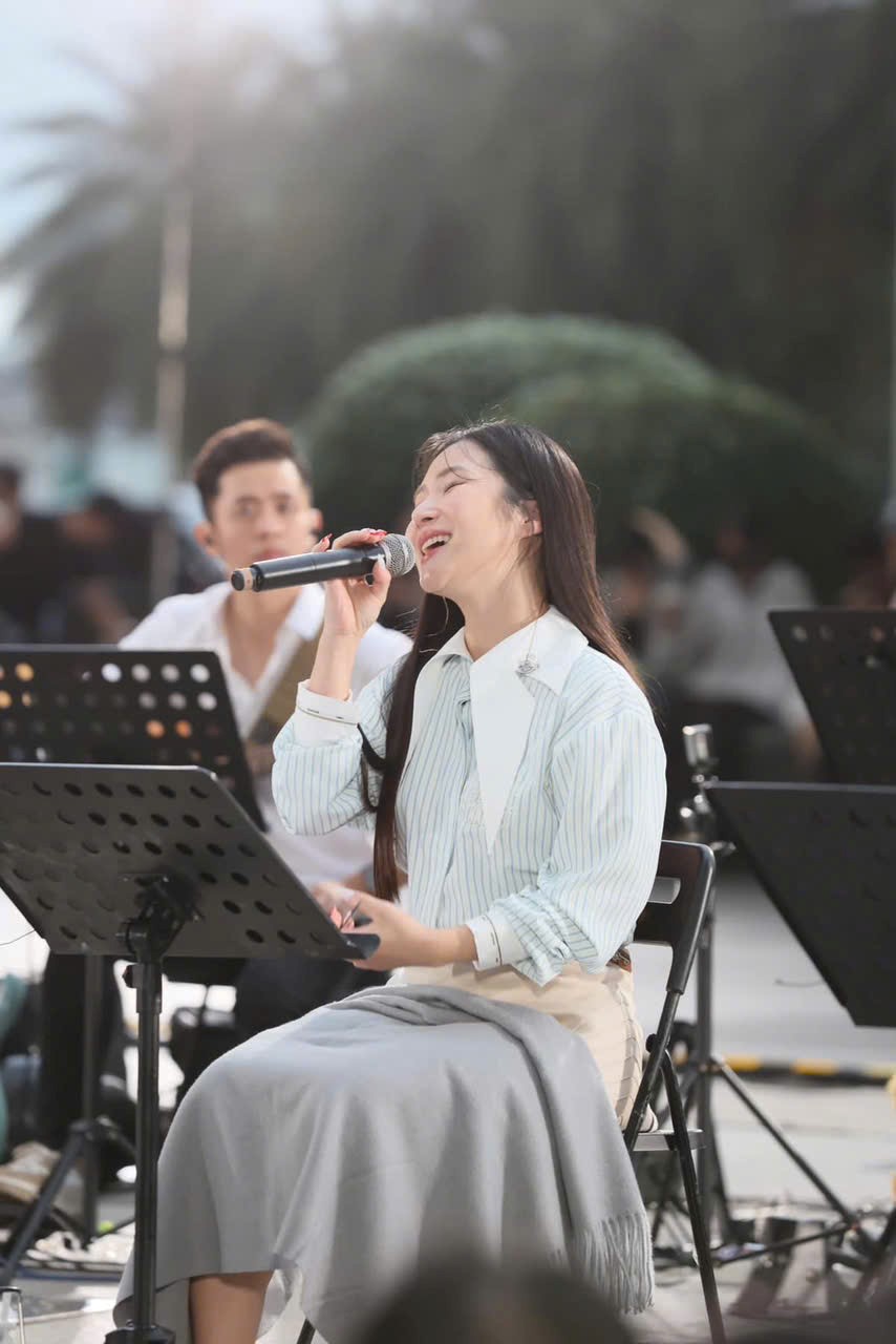 NSND từng là Phó Giám đốc Sở Văn hóa, Thể thao và Du lịch Nghệ An, có con gái là quán quân cuộc thi hát nổi tiếng - ảnh 7