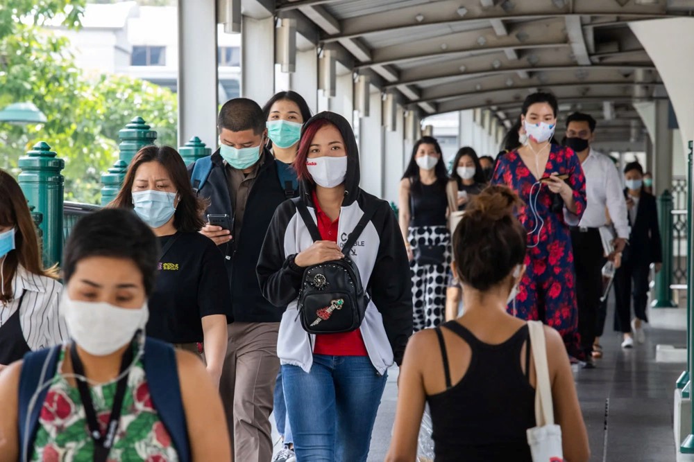 Thái Lan báo động đỏ: Biến thể Covid-19 mới lây lan nhanh gấp 7 lần cúm, hơn 100.000 ca nhiễm, 27 ca tử vong - ảnh 1