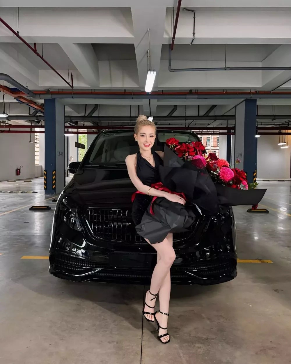 Tài sản của Ngân 98: Mua 9 miếng đất một lần, biệt thự có diện tích sàn lớn nhất quận, yêu cầu bạn trai kiếm 5 tỷ đồng/tháng mới cưới - ảnh 4