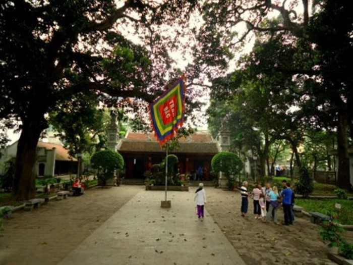 Cây cổ thụ hơn 700 năm tuổi ở ngôi đền linh thiêng bậc nhất Hà Nội, là một trong 'Thăng Long tứ trấn'' - ảnh 2