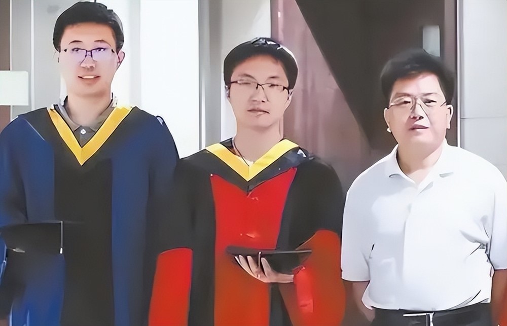 'Thần đồng' là thủ khoa đại học, Tiến sĩ làm việc ở Facebook nhưng chọn cái kết gây xót xa ở tuổi U40 - ảnh 1