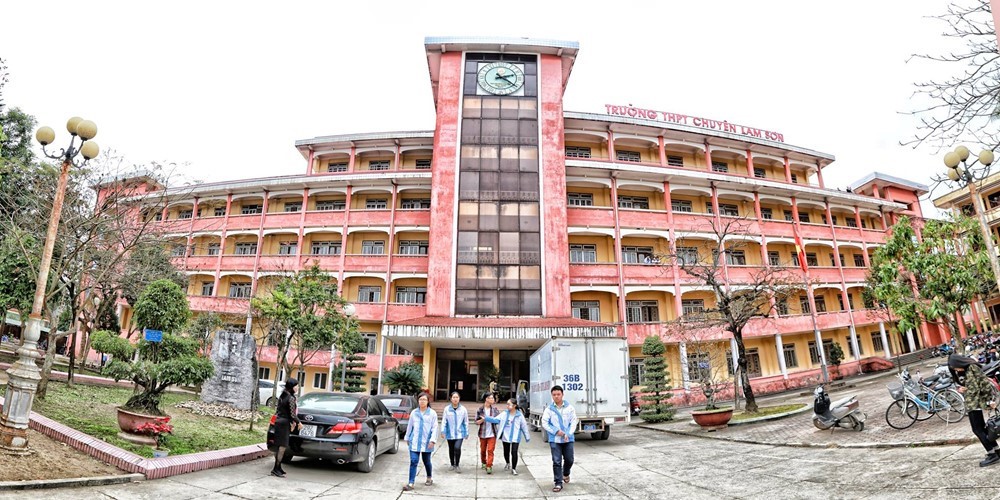 Gần 1.200 thí sinh tranh suất vào trường chuyên có tỷ lệ HSG Quốc gia cao hàng đầu cả nước, lịch sử gần 100 năm có 2.000 giải - ảnh 2