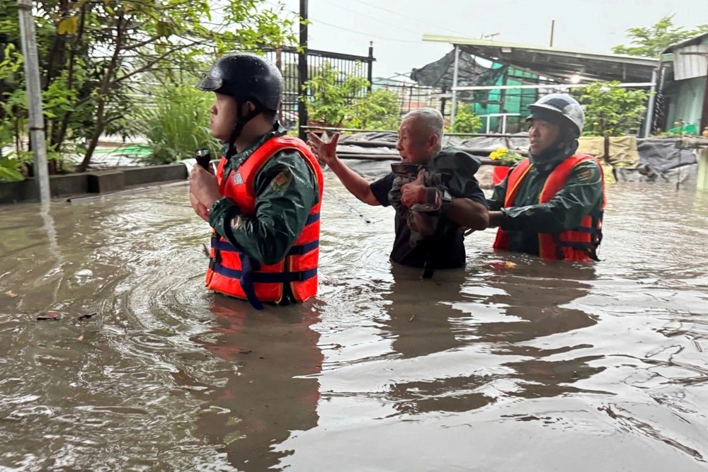 Hồ nước nhân tạo lớn nhất Việt Nam xả lũ lớn, cảnh báo nguy cơ ngập vùng trũng - ảnh 2