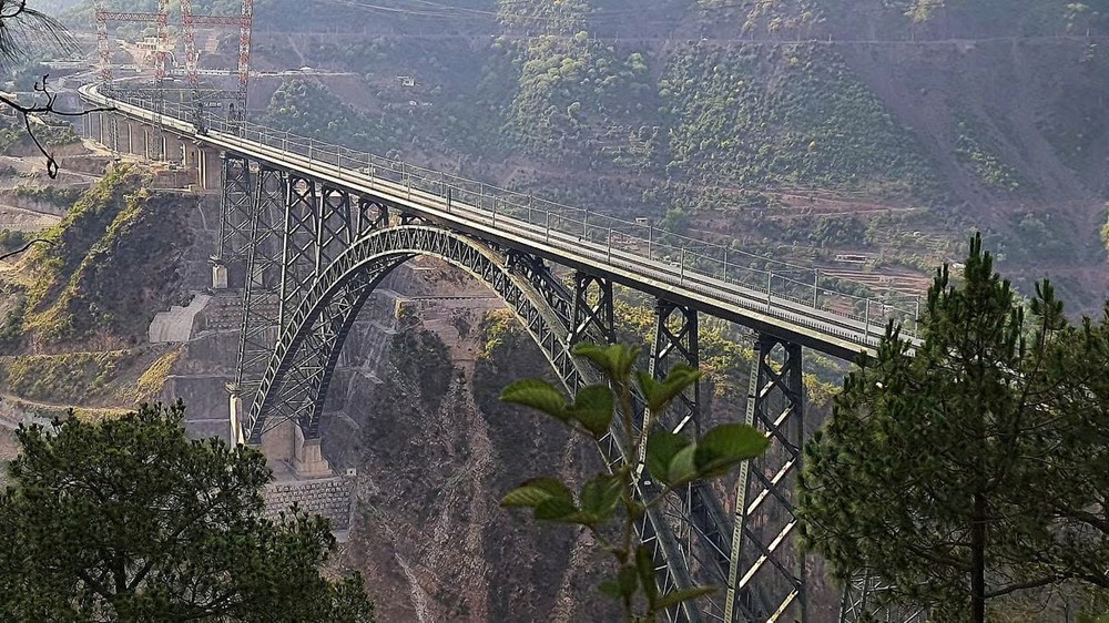 Khánh thành cầu đường sắt cao nhất thế giới: ‘Kỳ quan thép’ dài 1.315m bắc qua điểm ‘nóng’ xung đột, vốn đầu tư gần 4.700 tỷ đồng  - ảnh 1