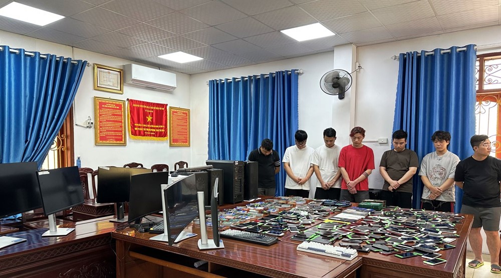 Thu giữ 3.000 thẻ tài khoản ngân hàng, bắt Thế Mạnh Tuân sinh năm 1994 - ảnh 1