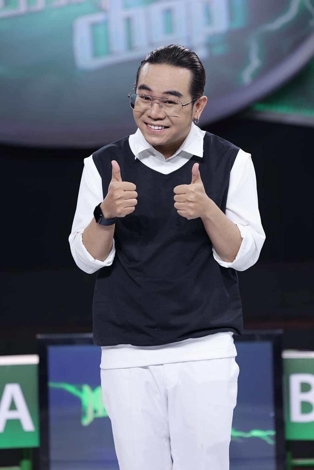 'Thần đồng' âm nhạc Việt Nam từng nhận cát xê gần chục cây vàng/ngày, giờ sống chật vật, từng làm việc quán bar để trả nợ - ảnh 2