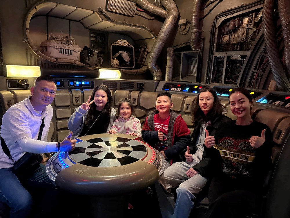 Hoa hậu là cháu dâu Chủ tịch FPT, 40 tuổi sống trong biệt thự, đi xe sang tiền tỷ, mẹ chồng quyền lực lọt top giàu nhất sàn chứng khoán Việt - ảnh 5