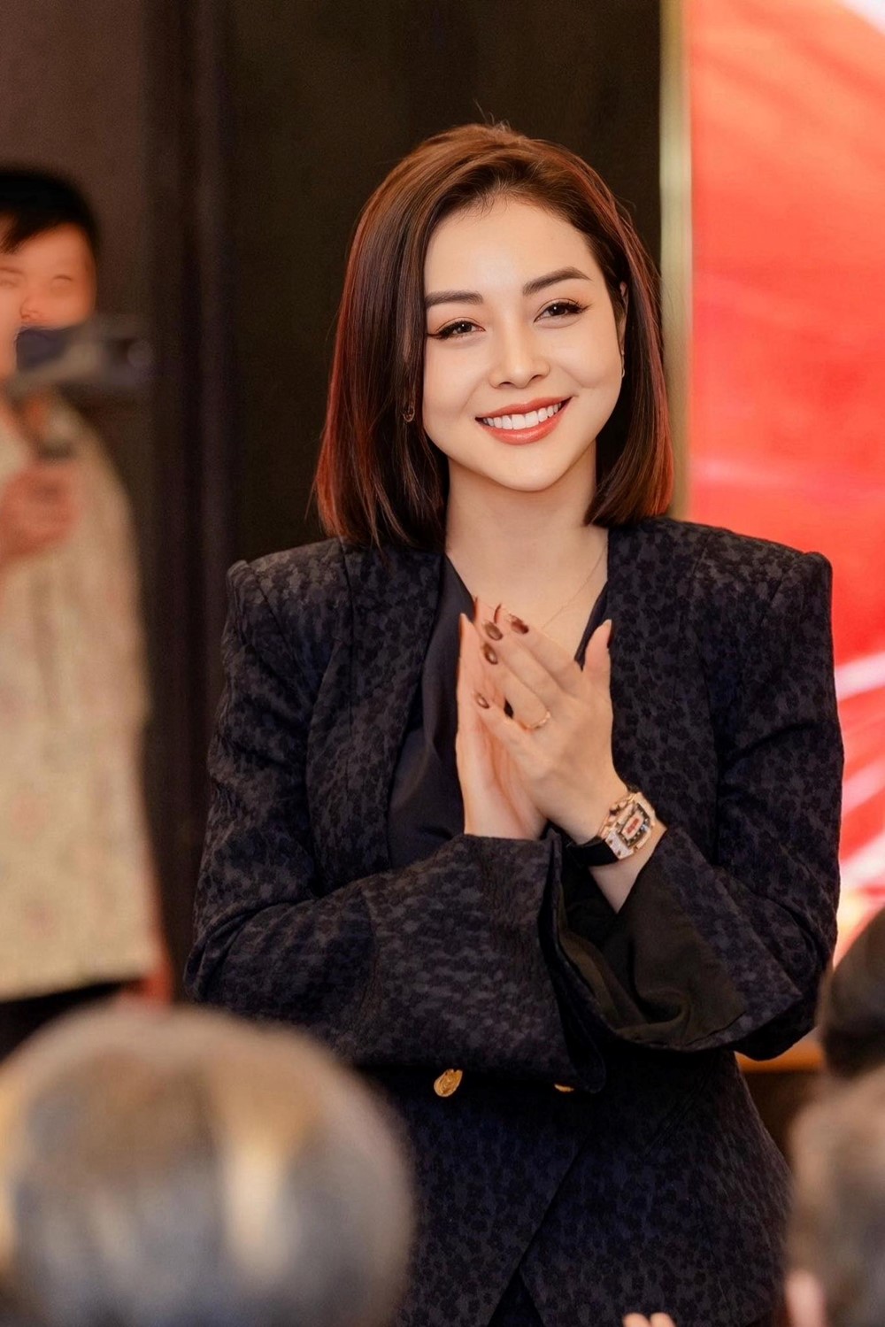 Hoa hậu là cháu dâu Chủ tịch FPT, 40 tuổi sống trong biệt thự, đi xe sang tiền tỷ, mẹ chồng quyền lực lọt top giàu nhất sàn chứng khoán Việt - ảnh 8