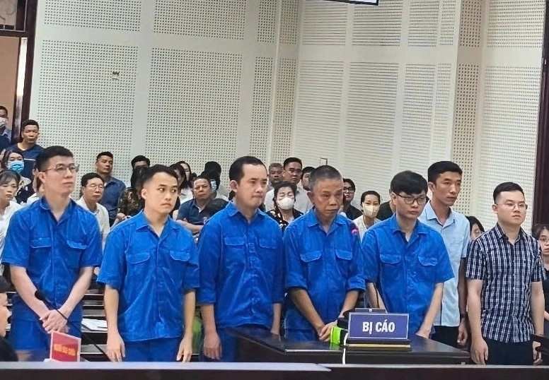 Xét xử 9 đối tượng là giám đốc, cựu cán bộ - ảnh 1