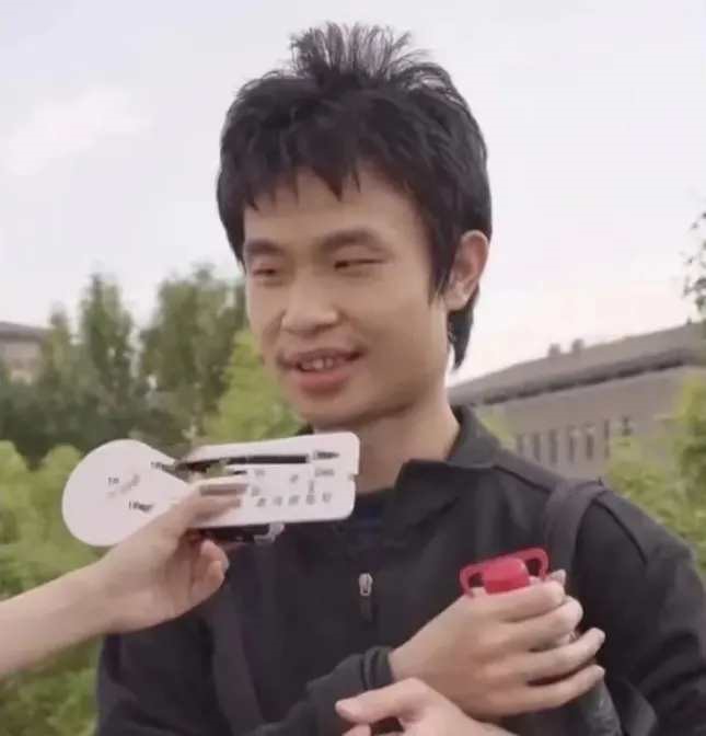 'Thần đồng Toán học' 2 lần liên tiếp giành Huy chương Vàng Olympic Toán Quốc tế, là Phó Giáo sư lập kỷ lục thế giới hút 25 triệu người theo dõi - ảnh 1