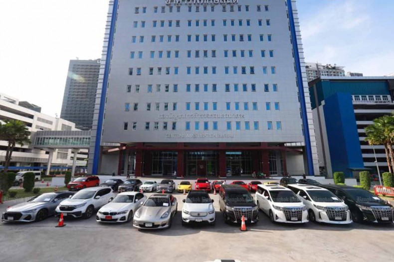 Tịch thu khu đất 800 tỷ, 50 túi hiệu, 24 xe sang và 6 tỷ tiền mặt, 17 người gồm MC, diễn viên nổi tiếng bị khởi tố - ảnh 5