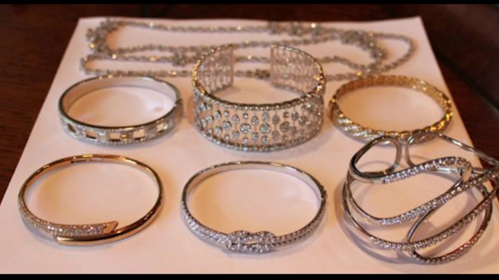 Tuyên phạt cựu nhân viên quốc phòng 15 năm tù, tịch thu hơn 470 tỷ tiền mặt, 31 bất động sản cùng siêu xe, đồ hiệu - ảnh 2