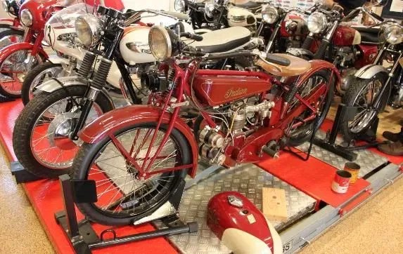 Tuyên phạt cựu nhân viên quốc phòng 15 năm tù, tịch thu hơn 470 tỷ tiền mặt, 31 bất động sản cùng siêu xe, đồ hiệu - ảnh 3