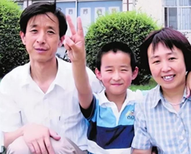 'Thần đồng' 10 tuổi đỗ đại học, 16 tuổi học Tiến sĩ nhưng cuối cùng thất nghiệp, cuộc sống khổ sở khó tin - ảnh 2