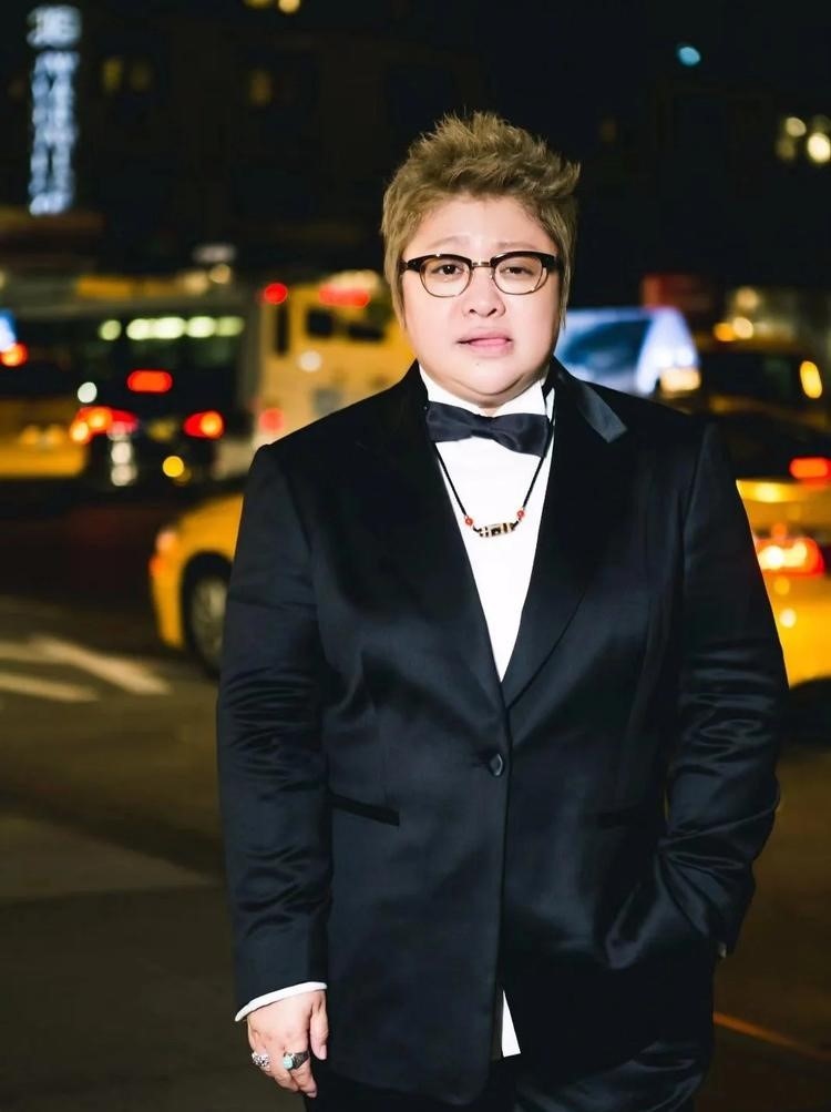 Nữ ca sĩ hạng A bị tố ăn chặn hàng nghìn tỷ đồng từ thiện bất ngờ trở lại - ảnh 2