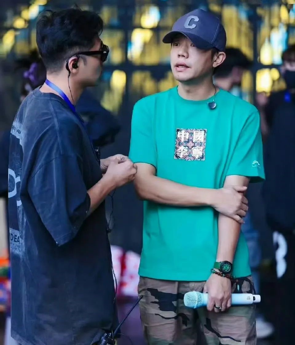 Chính thức cấm sóng một ca sĩ nổi tiếng - ảnh 1