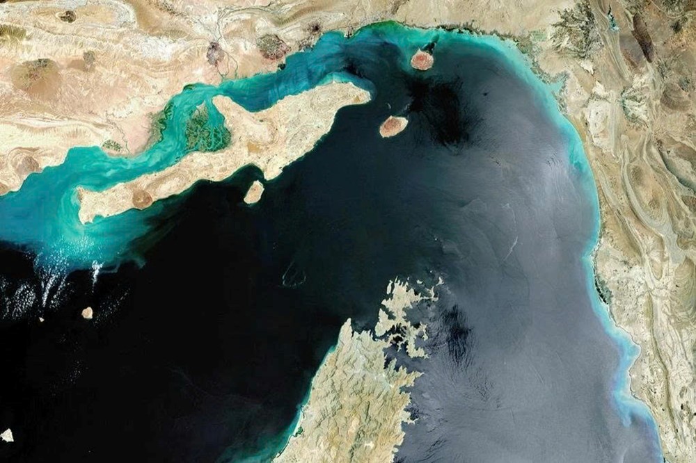 Có gì ở eo biển được gọi là 'điểm nghẽn sống còn của kinh tế toàn cầu'? - ảnh 1