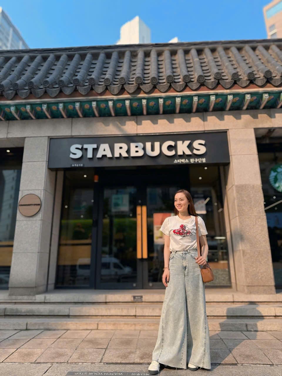 Vợ NSND Công Lý diện đồ trăm triệu ở nước ngoài - ảnh 12