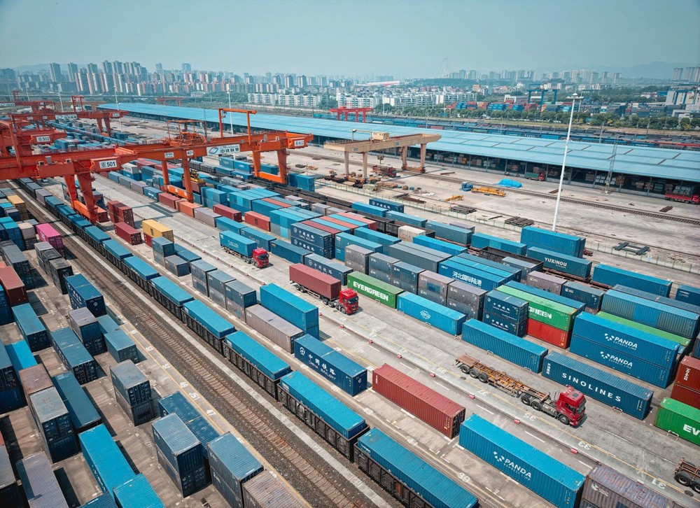 'Kênh đào trên đường ray' giúp Trùng Khánh tạo nên kỳ tích: Từ vùng núi hẻo lánh hóa 'siêu cảng' kết nối liên lục đia Á - Âu - ảnh 2