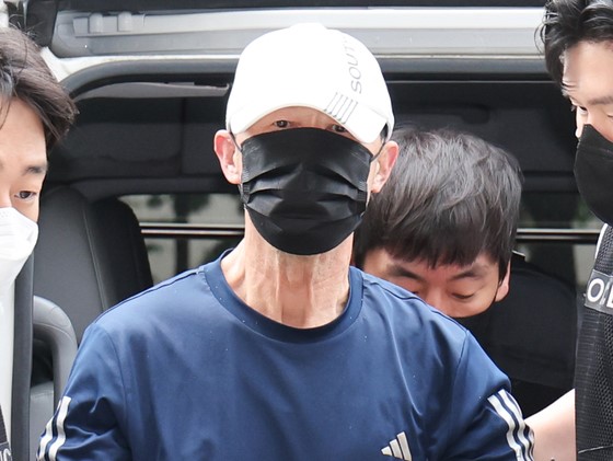 Thua kiện ly hôn, người đàn ông U70 tưới xăng đốt tàu điện ngầm khiến 160 người phải nhập viện  - ảnh 1