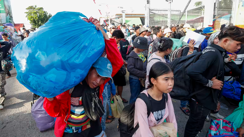 Hơn 1 triệu lao động Campuchia mắc kẹt, kinh tế Thái Lan chao đảo vì khủng hoảng biên giới - ảnh 1