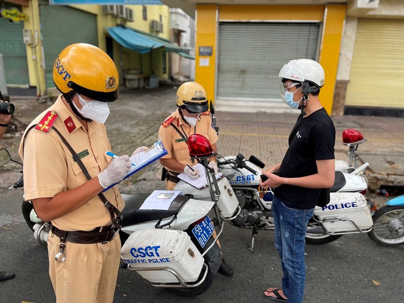 Cảnh sát giao thông không được phạt tiền tại chỗ với các lỗi vi phạm này - ảnh 1