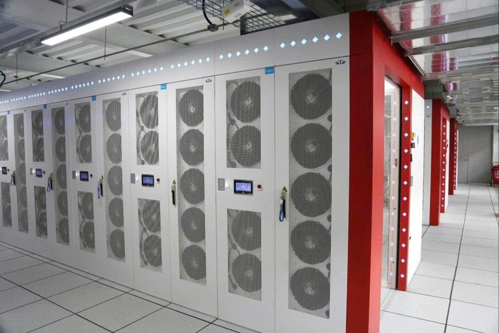 Láng giềng Việt Nam đưa siêu trung tâm dữ liệu lên núi cao gần 5.000m: Công suất đủ xử lý hàng triệu phép tính trong vài giây, tiết kiệm 320 triệu kWh điện - ảnh 1