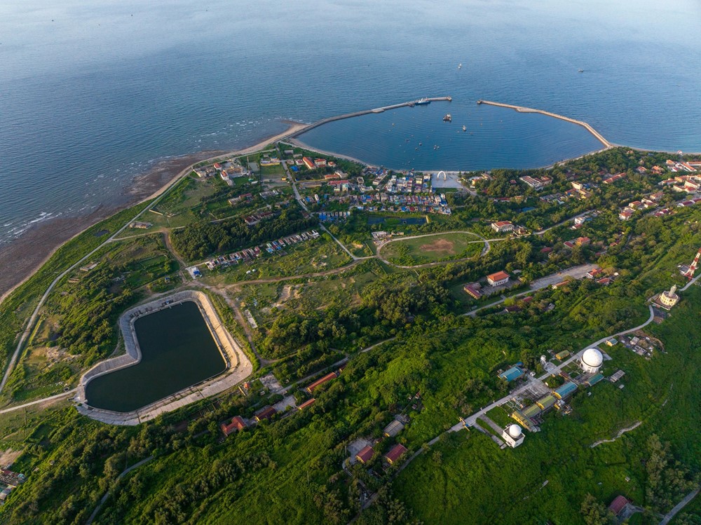 Đặc khu xa bờ nhất Vịnh Bắc Bộ: Rộng hơn 2km², từng là nơi bắn rơi 23 máy bay Mỹ, sở hữu khu bảo tồn biển 270km² và giữ vai trò cửa ngõ kinh tế biển - ảnh 1
