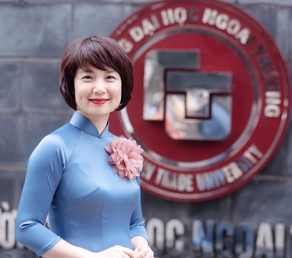 Nữ Hiệu trưởng mới của Trường ĐH Ngoại thương: Được phong học hàm Phó Giáo sư năm 2019, cựu sinh viên ngành Kinh tế đối ngoại - ảnh 1