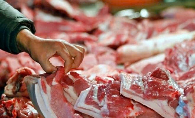 Khám xét một cửa hàng điện thoại, thu giữ gần 2 tấn thịt bò Kobe và thịt lợn Trung Quốc không nhãn mác trong kho lạnh - ảnh 1