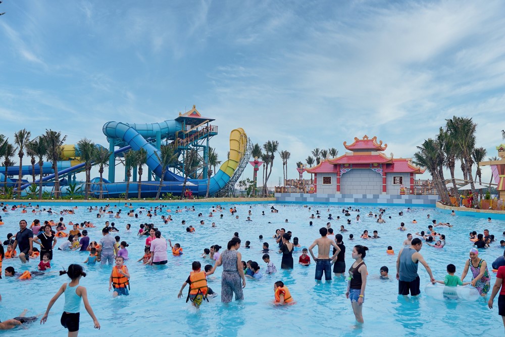 Công viên nước hơn 5.000 tỷ đồng ở miền Bắc chính thức ‘tung’ ưu đãi lớn cho người dân - ảnh 2