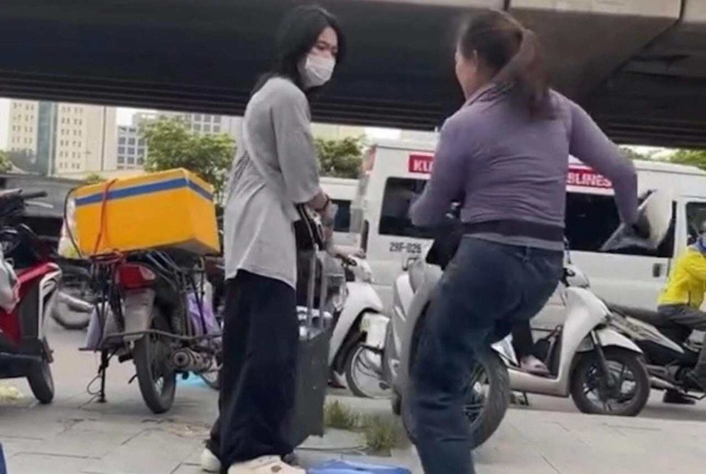 Xử phạt bà K. bán trà đá ở trước bến xe Mỹ Đình - ảnh 1