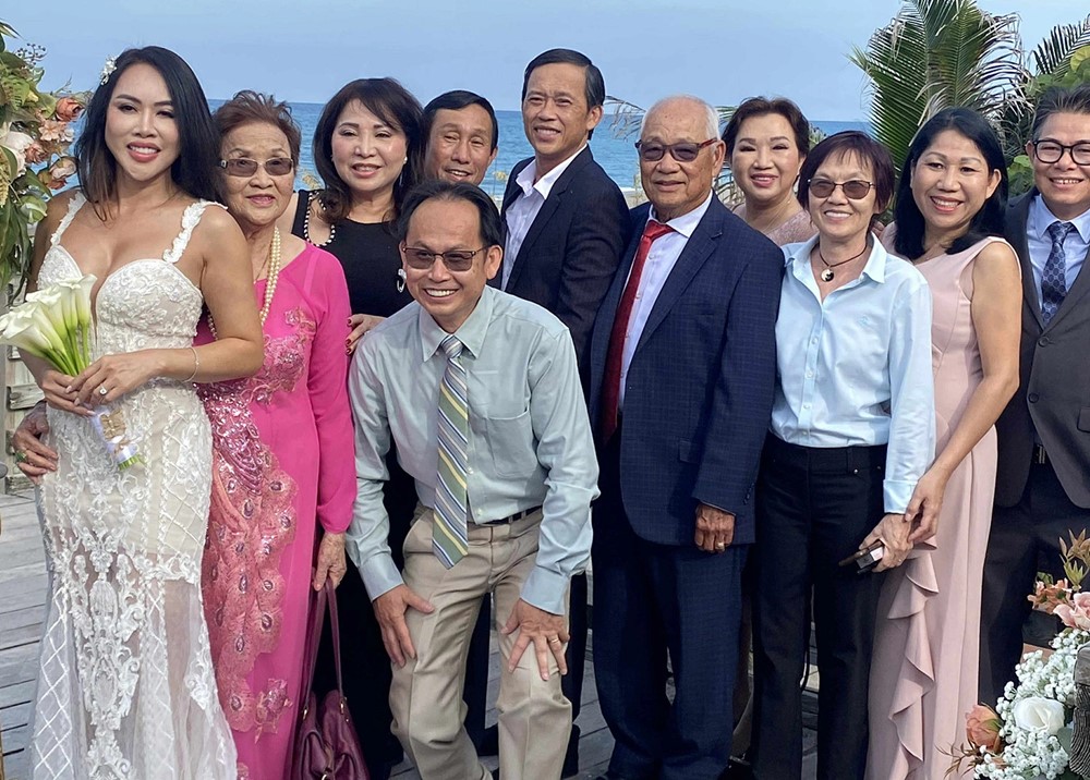 Hình ảnh của NSƯT Hoài Linh tại Mỹ  - ảnh 1