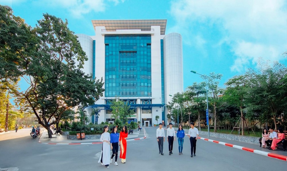 Đại học khối Kinh tế hàng đầu Việt Nam: Vừa tuyển thẳng hơn 300 'siêu cao thủ', nơi đào tạo 10 CEO ngân hàng lớn nhất nước - ảnh 2