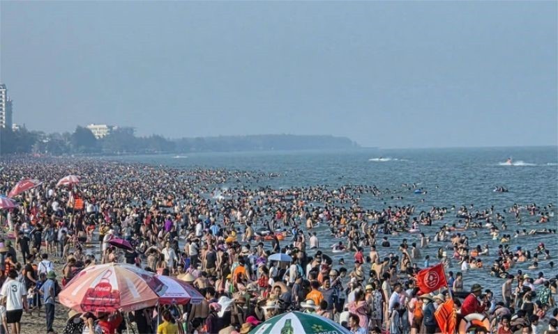 Tại sao du khách quốc tế đổ xô đến du lịch biển Việt Nam? - ảnh 2