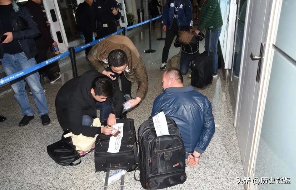 Công nhân may có hơn 340 tỷ đồng trong tài khoản, điều tra tịch thu hàng chục nghìn tỷ đồng, bắt khẩn cấp 17 người - ảnh 1