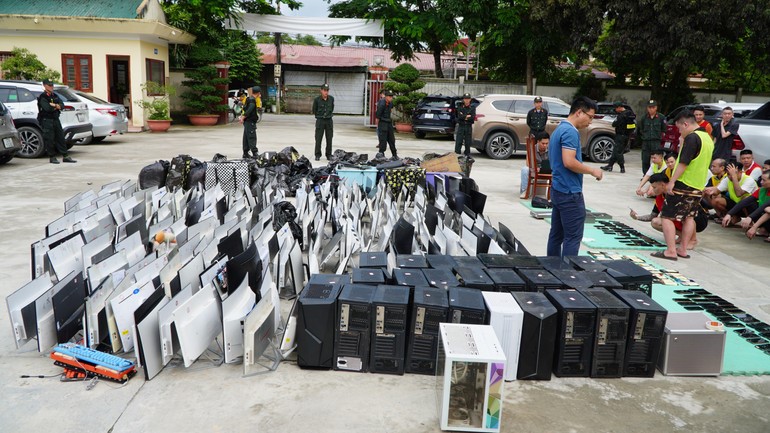 Bắt 59 người Việt Nam lừa đảo tại khu vực Tam Giác Vàng, thu giữ 314 điện thoại di động, hơn 300 máy tính, 1.000 sim  - ảnh 2