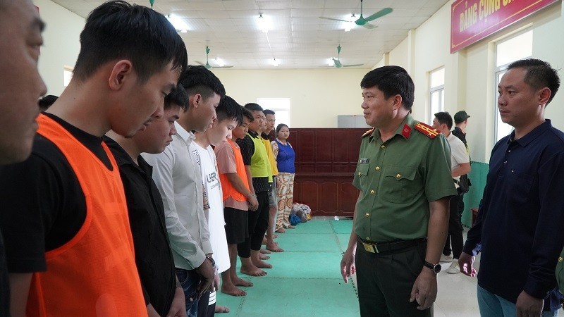 Bắt 59 người Việt Nam lừa đảo tại khu vực Tam Giác Vàng, thu giữ 314 điện thoại di động, hơn 300 máy tính, 1.000 sim  - ảnh 1