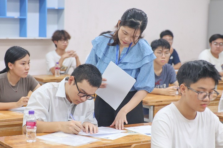 Tỉnh thành lập kỷ lục có điểm 10 môn Tiếng Anh thi tốt nghiệp THPT nhiều nhất Việt Nam, gấp đôi TP. Hồ Chí Minh - ảnh 2