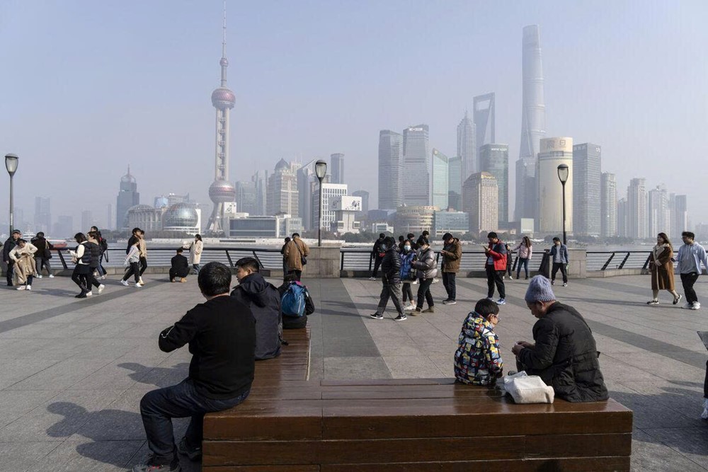 Dân ồ ạt tích trữ, đem 1.000 tỷ USD đổ vào ngoại tệ, chuyện gì đang xảy ra ở nền kinh tế số 1 châu Á? - ảnh 1