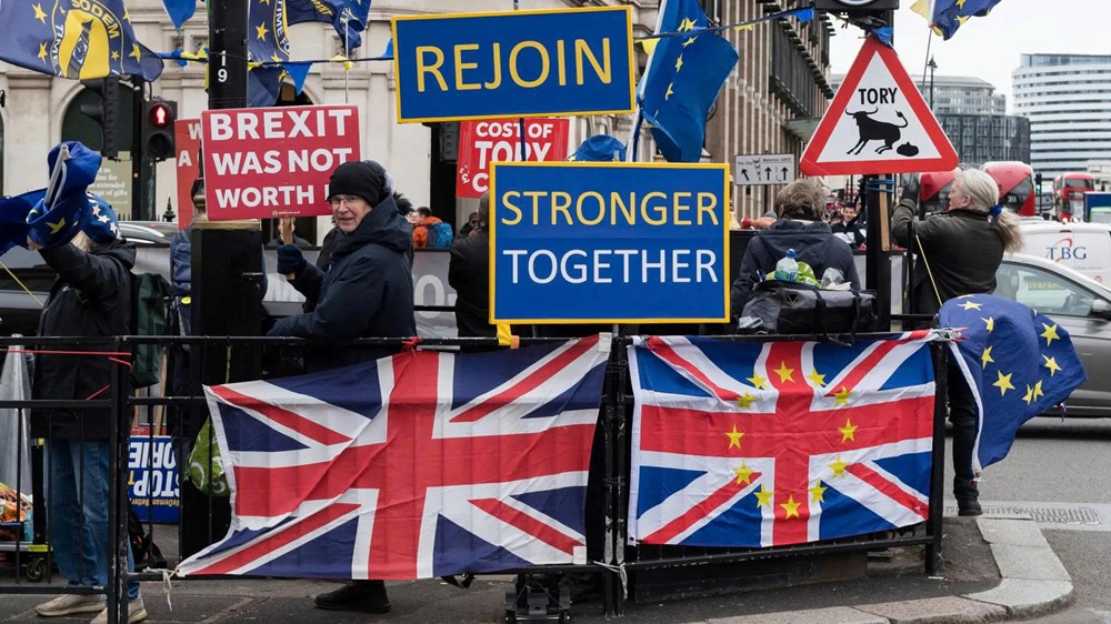 Hơn 10.000 triệu phú rời đi, loạt doanh nghiệp ‘chuyển sàn’: Chuyện gì đang xảy ra với trung tâm tài chính số 1 châu Âu? - ảnh 2