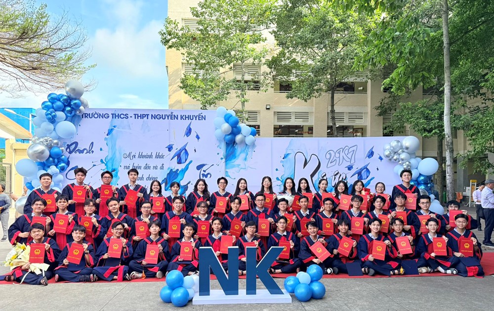 Tìm ra ngôi trường lập kỳ tích 'ẵm' 51 điểm 10 trong kỳ thi tốt nghiệp THPT 2025, điểm trung bình tổ hợp A00 suýt soát tuyệt đối - ảnh 4