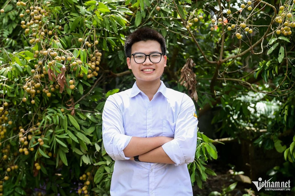 Thủ khoa toàn quốc đạt 39/40 điểm: Bố phụ hồ, mẹ không biết chữ, thần tượng tỷ phú Phạm Nhật Vượng - ảnh 2