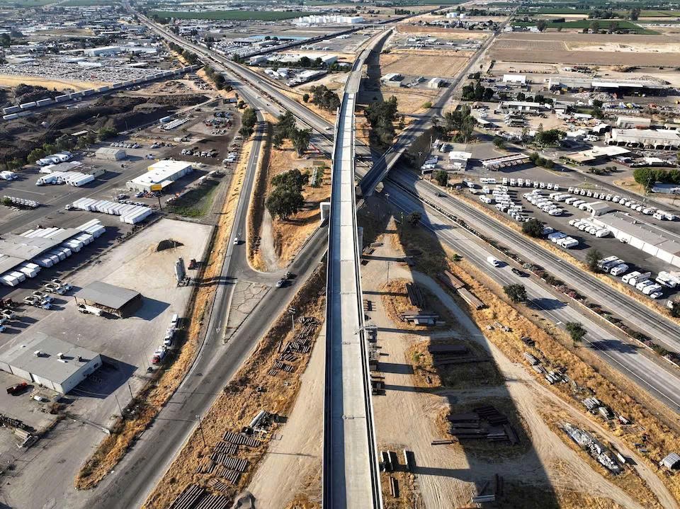 Khẩn cấp dừng dự án đường sắt cao tốc dài gần 1.300km chậm tiến độ 5 năm, đội vốn hơn 3 triệu tỷ đồng  - ảnh 1