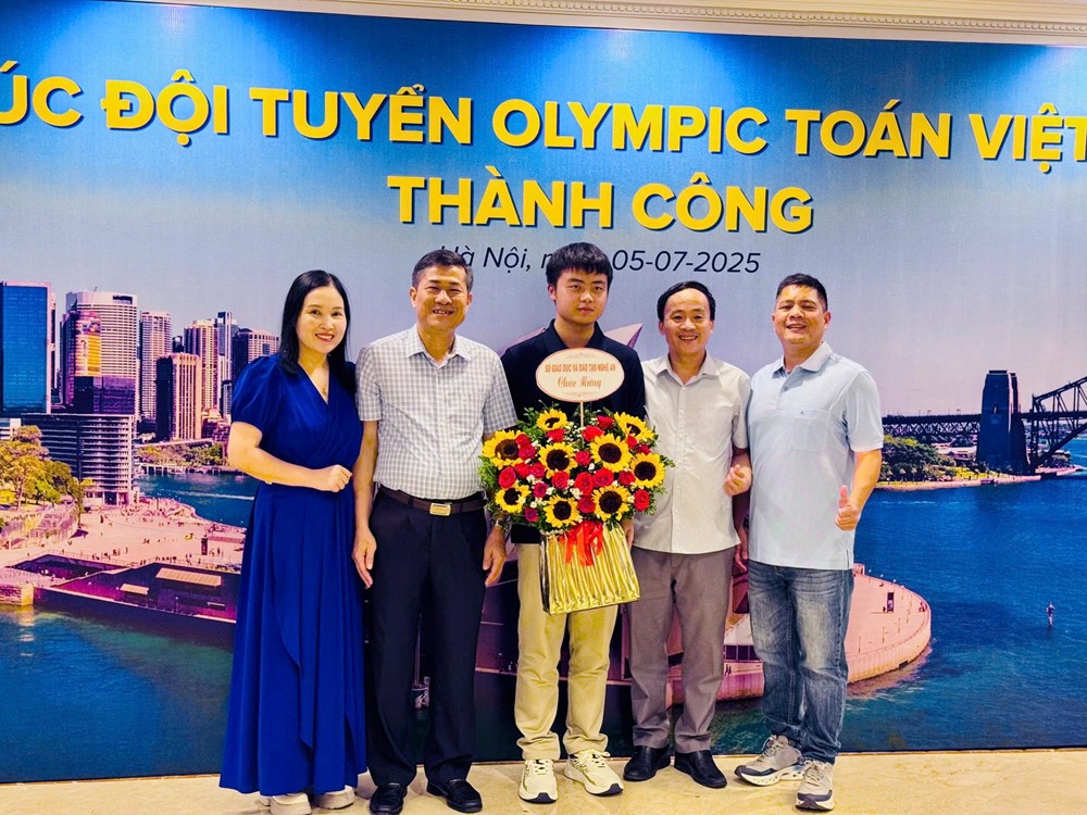 ‘Thần đồng’ Toán học Việt Nam vừa giành điểm suýt tuyệt đối 38/42 tại Olympic Toán Quốc tế: Chủ nhân loạt HCV thế giới, học trường chuyên đình đám - ảnh 1