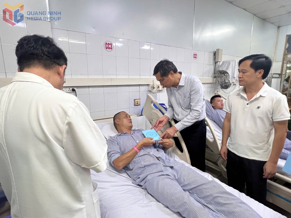 Tin mới về vụ lật tàu du lịch ở Quảng Ninh: Tỉnh định hướng sẽ nhận đỡ đầu những trẻ mồ côi - ảnh 3