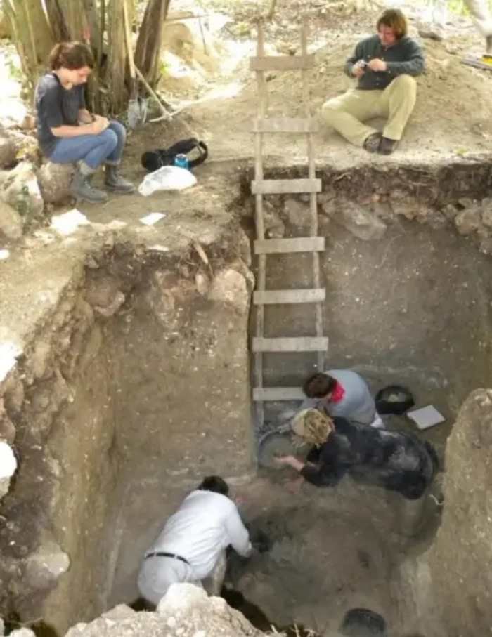 Phát hiện ra ngôi mộ chứa đầy kho báu hàng nghìn năm tuổi, chủ nhân là vị vua huyền thoại  - ảnh 5